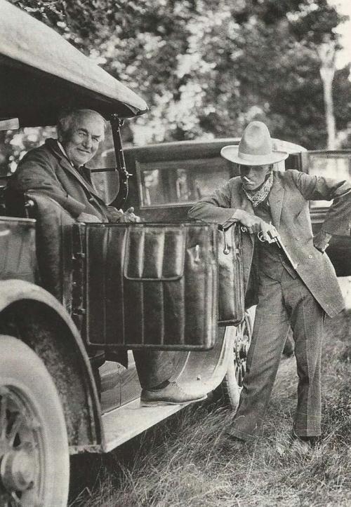 Henri Ford və Tomas Edison. 1923-cü il