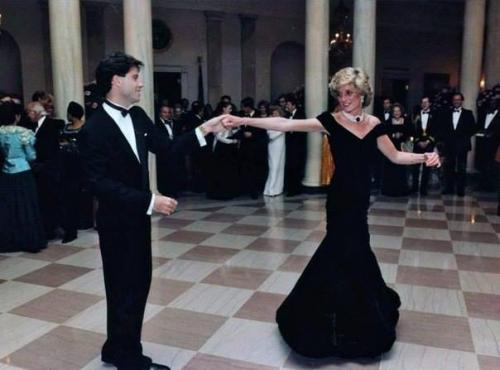 Şahzadə Diana və Con Travolta. Noyabr 1985-ci il