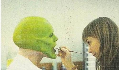 "Maska" filmi üçün Cim Kerri qrimçinin kreslosunda, 1994-cü il