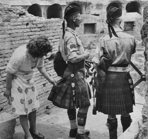 İtaliyada iki Şotlandiya əsgəri, 1944-cü il