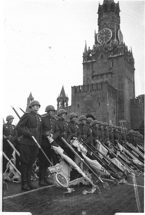 Qırmızı meydanda qələbə paradı, Moskva, 1945-ci il