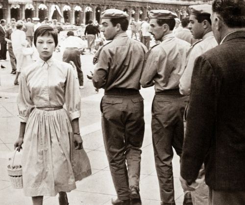 Çin gözəli Avropada, 1958-ci il