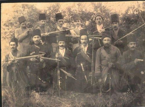 Naxçıvanda Sovet hakimiyyətinə qarşı vuruşan və "Keçili bandası" adı ilə tanınan qaçaq dəstəsi. 1930-cu il