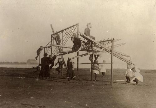 Uşaq meydançası, 1915-ci il