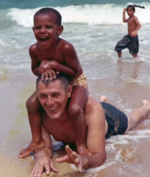 Barak Obama babası ilə birlikdə Havay adalarında, 1963-cü il