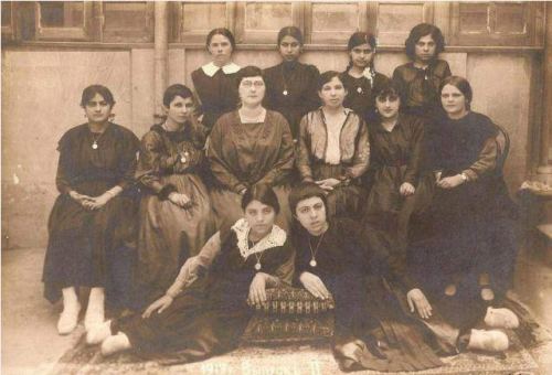 Azərbaycan qadınları. Bakı, 1919-cu il