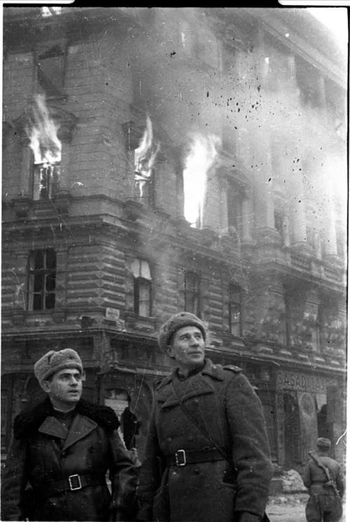 Sovet əsgərləri, Berlin, 1945-ci