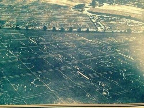Bir yerdə 88 futbol meydanı, Xakni, London. 1955-ci il