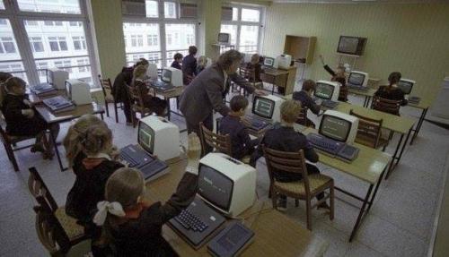 5-ci sinifdə dərs: "İnformatika və hesablayıcı texnikanın əsasları". Moskva, SSRİ, 1986-cı il
