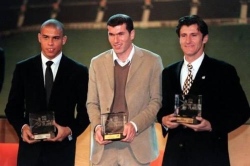 Futbolçular - Ronaldo, Zidan, Şuker FIFA mükafatları ilə birlikdə, 1998-ci il