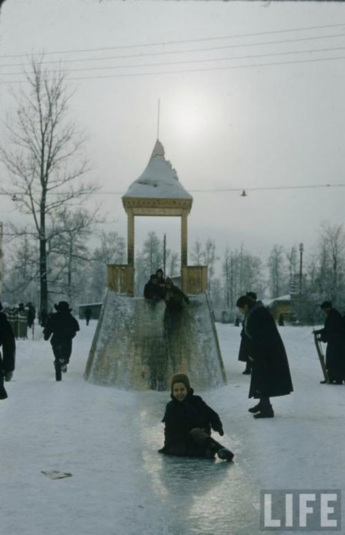 Buz üzərində uşaqlar. Moskva, 1959-cu il