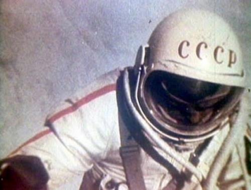 Kosmonavt Aleksey Leonov ilk dəfə açıq kosmosa çıxır, 18 mart 1965-ci il