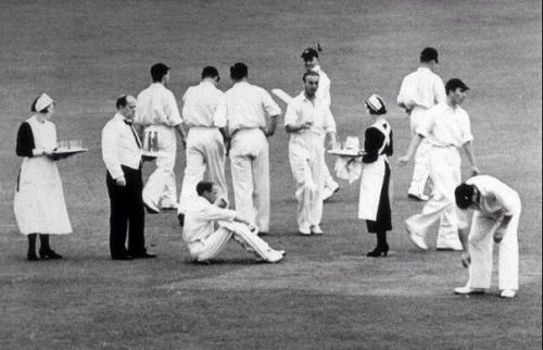 Kriket oyunu zamanı çay fasiləsi, İngiltərə, 1938-ci il