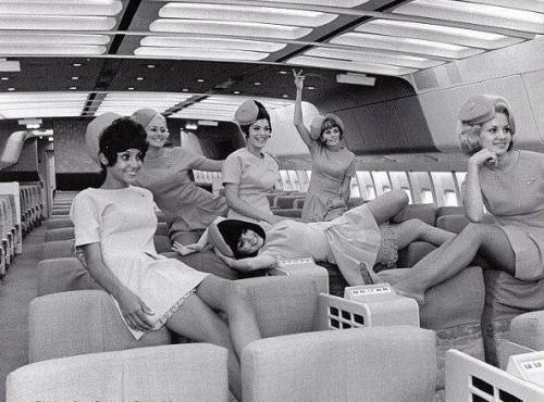 Stüardessalar, 1960-cı illər