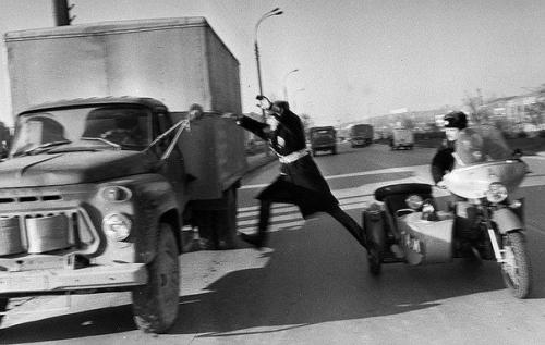Polis oğurlanmış maşını dayandırır, 1988-ci il
