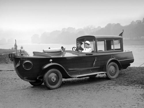 Suda və quruda hərəkət edən amfibiya-avtomobil. 1926-cı il