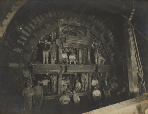 Mərkəzi metro xəttinin inşaatçıları. London, 1898-ci il