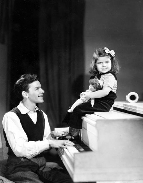 Ata və qız. Frenk və Nensi Sinatra