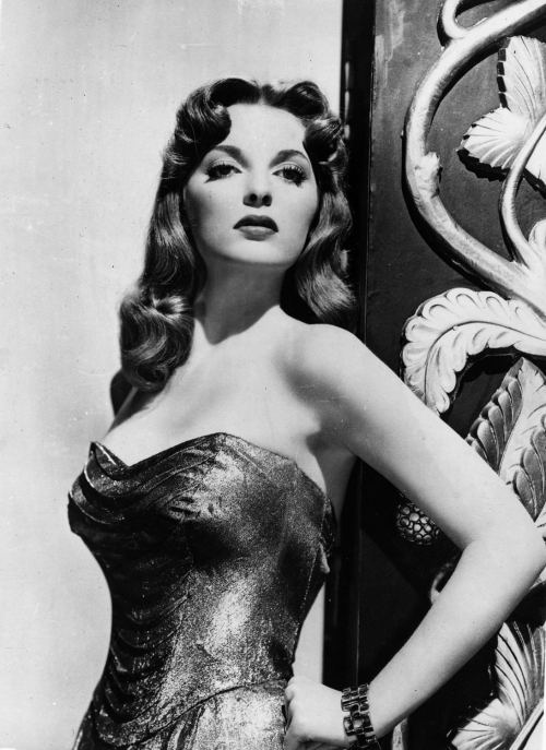 Caz müğənnisi, aktrisa, 1950-ci illərin məşhuru Culi London, 1948-ci il