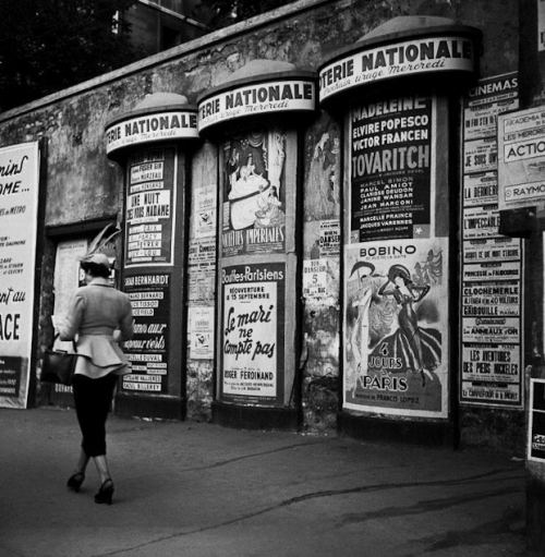 Parisdə küçə reklamı, 1930-cu illərin sonu