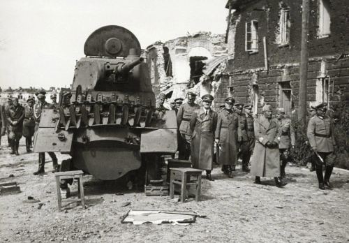 Adolf Hitler və Benito Mussolini dağıdılmış Brest qalasında, 26 avqust 1941-ci il