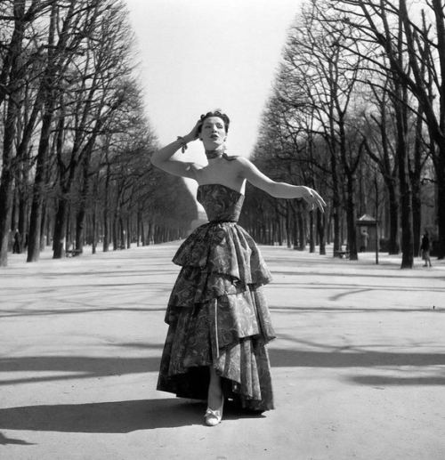 Christian Dior'dan geyim. Paris, 1952-ci il