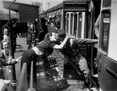 Müharibədən öncə öpüş, London, 1940-cı il
