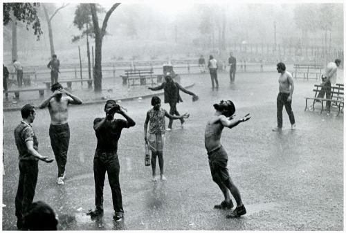 Yağışın altında. Nyu-York, 1960-cı illər