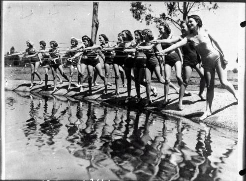 Çimərlik geyimlərində balıq tutma üzrə yarışlar, 1932-ci il