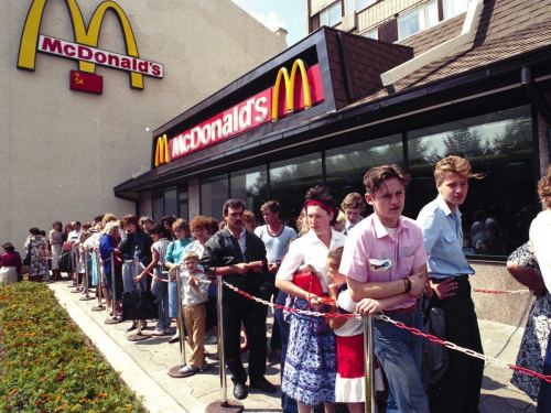 SSRİ-də ilk McDonalds, Moskva, 1990-cı il