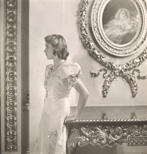 Kraliça II Elizabet, 1942-ci il