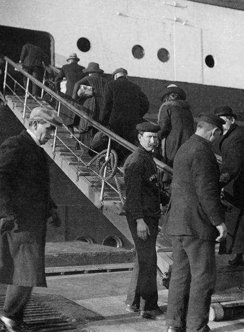 Sərnişinlər "Titanik" gəmisinə qalxırlar. Böyük Britaniya, 1912-ci il