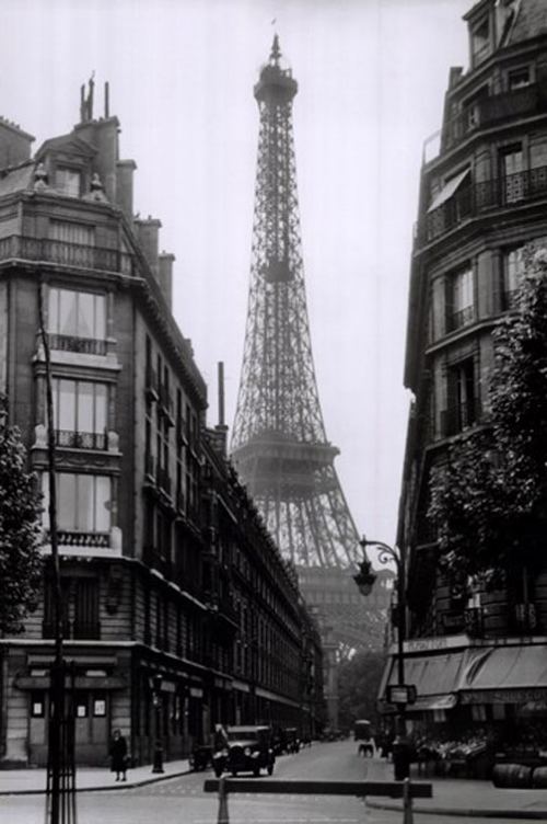 Paris döngələrindən görünən Eyfel qülləsi, 1925-ci il