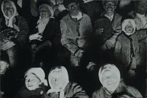 İlk dəfə kino izləyərkən, 1924-cü il