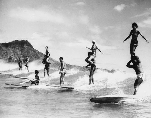 Havay adalarında sörfçülər, 1960-cı illər