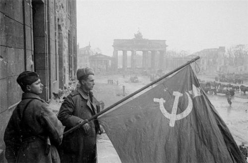Sovet əsgərləri Berlində, 1945-ci il