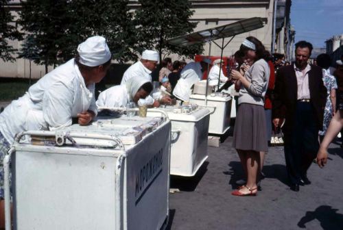 Dondurma satıcıları. Moskva, 1969-cu il