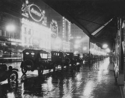 Los-Ancelesdə yağışlı gecə. ABŞ, 1920-ci illər