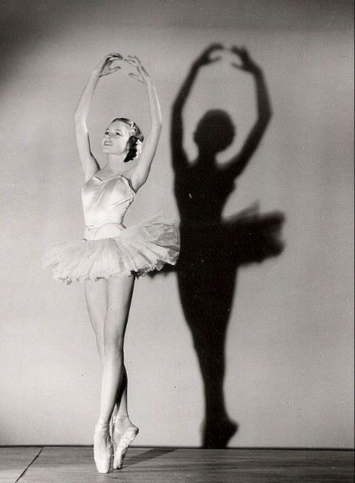 Gənc balerina Bricit Bardo