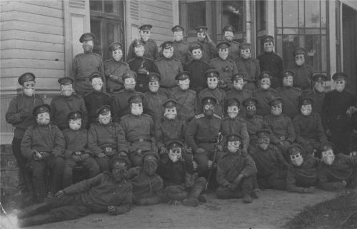 Rus əsgərləri qoruyucu maskalarda, 1915-ci il
