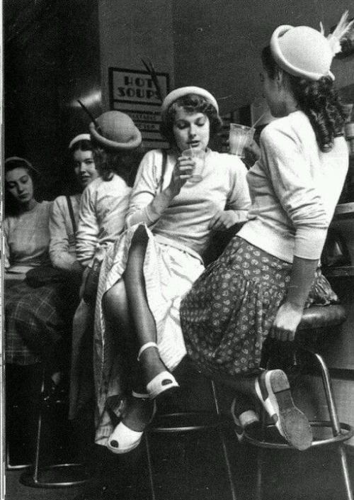 Süd barında qızlar, 1954-cü il