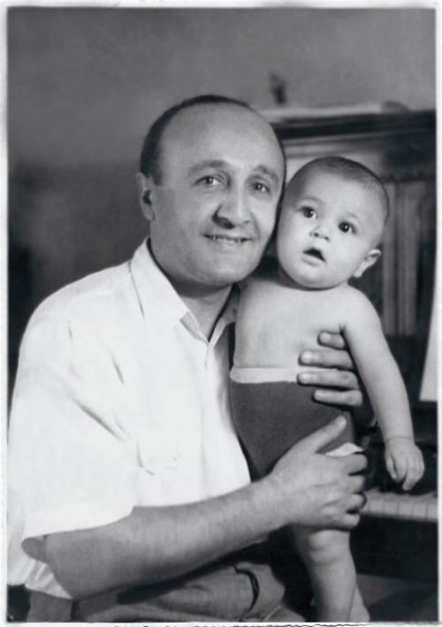 Görkəmli Azərbaycan bəstəkarı Fikrət Əmirov oğlu Cəmil ilə birlikdə, 1950-ci illərin sonu