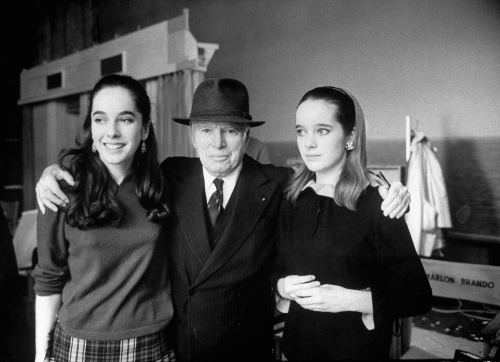 Çarli Çaplin qızları Jozefina və Viktoriya ilə, 1966-cı il