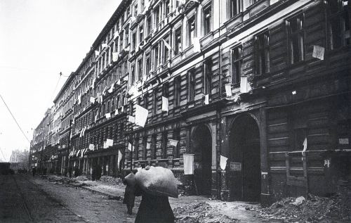 Ağ bayraqlar, Berlin, 1945-ci il