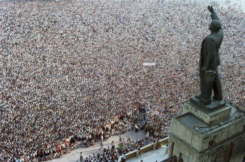 Lenin abidəsi qarşısında yüz minlərlə nümayişçi. Bakı, 1989-cu il