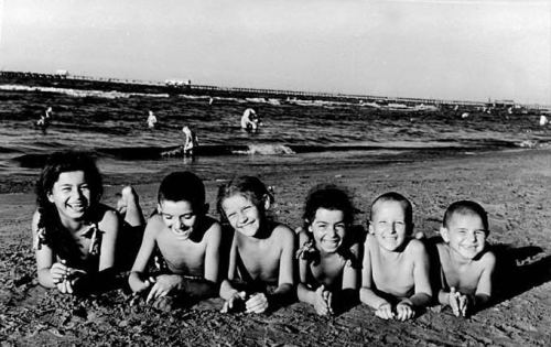 Bakılı uşaqlar Buzovna çimərliyində, 1954-cü il