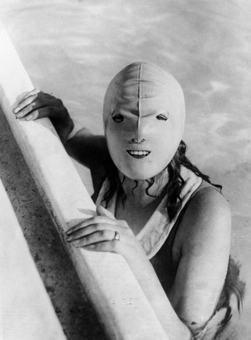 Günəşdən qorunmaq üçün maska, 1920-ci illər