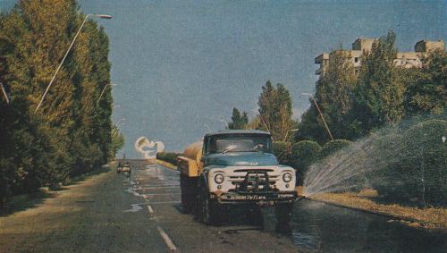 Ağacların sulanması. Sumqayıt, 1970-ci illər