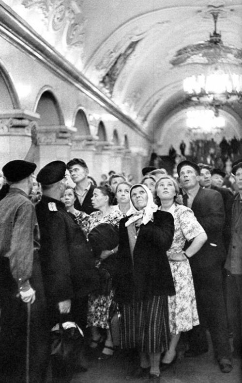 Metroda. Moskva, 1954-cü il