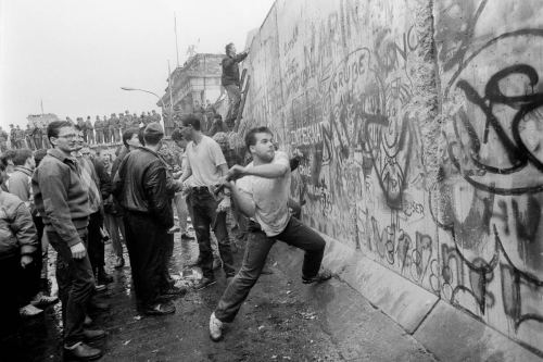 Berlin divarının dağıdılması, 1989-cu il